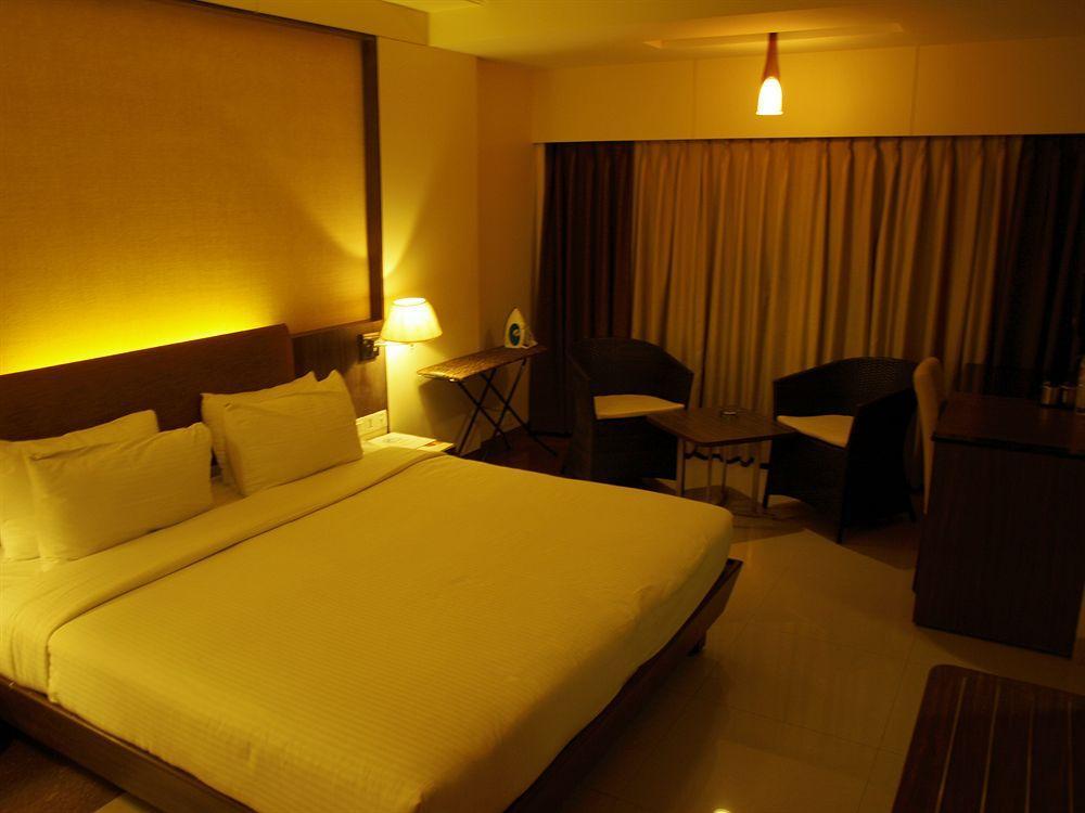 Kapila Business Hotel Pune Ngoại thất bức ảnh
