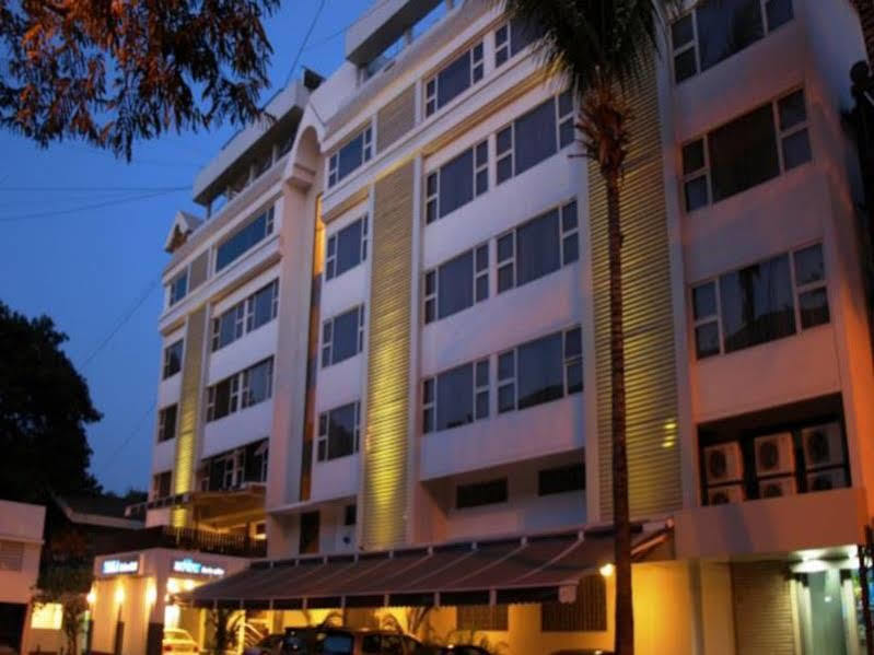 Kapila Business Hotel Pune Ngoại thất bức ảnh