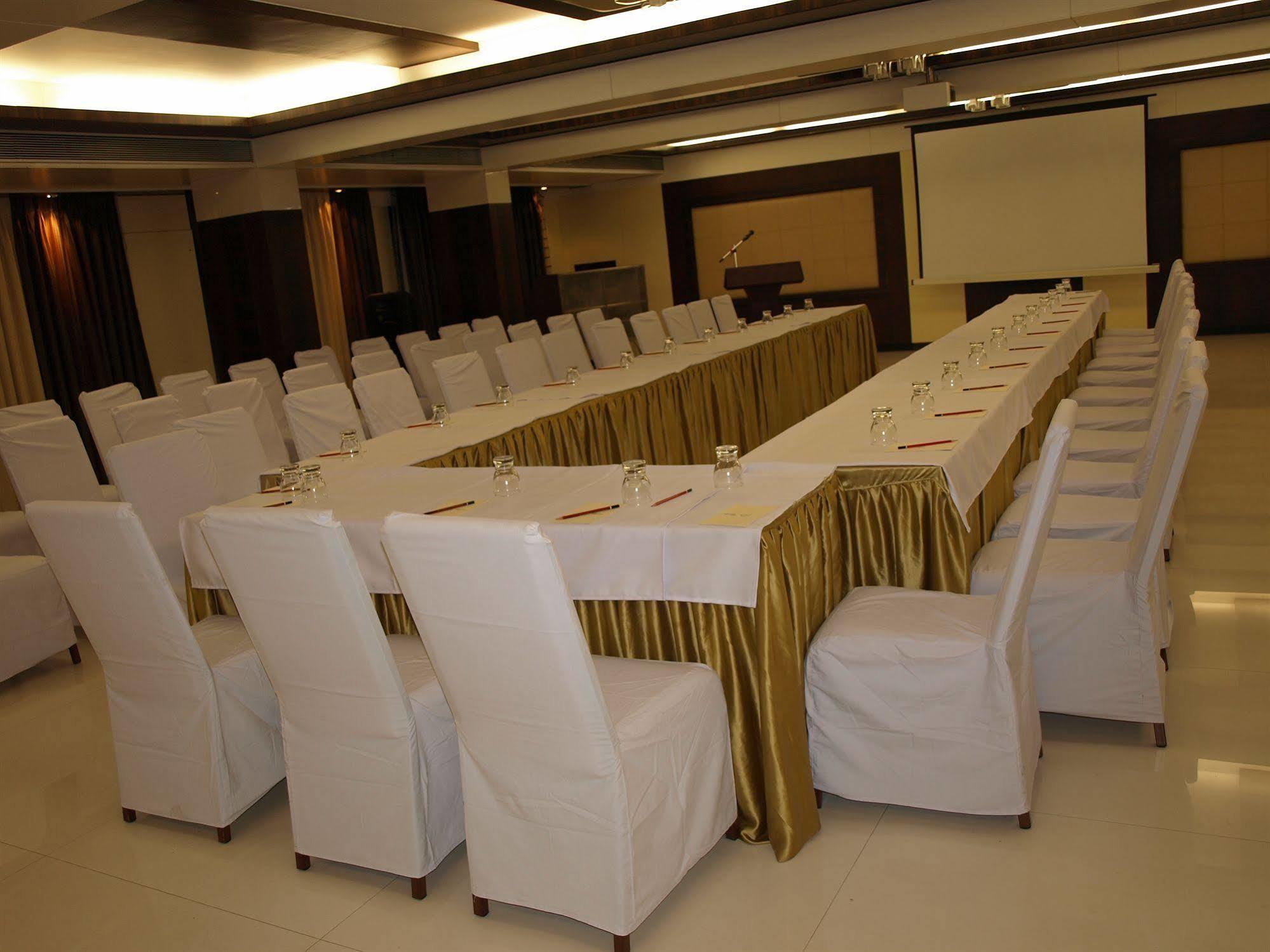 Kapila Business Hotel Pune Ngoại thất bức ảnh