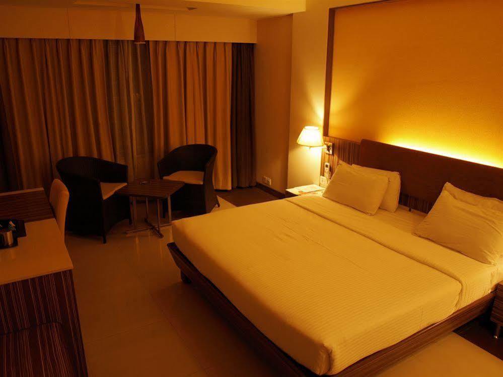 Kapila Business Hotel Pune Ngoại thất bức ảnh